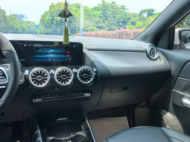 Mercedes-Benz EQA — Фото автомобиля 10