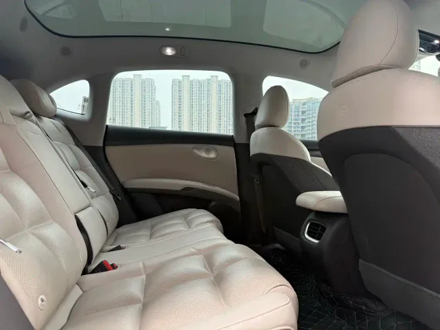 IM Motors LS6 — Фото автомобиля 11