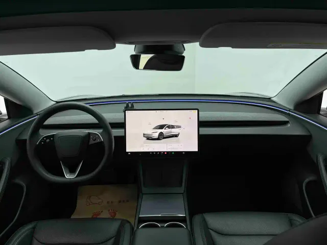 Tesla Model 3 — Фото автомобиля 9