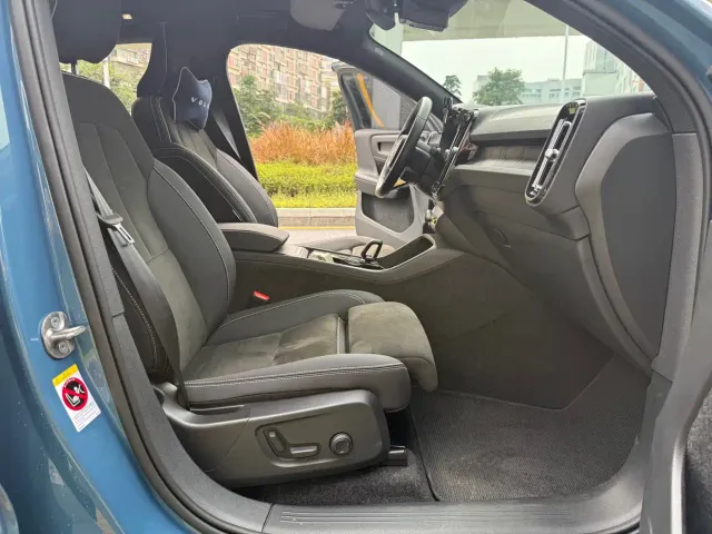Volvo C40 — Фото автомобиля 12