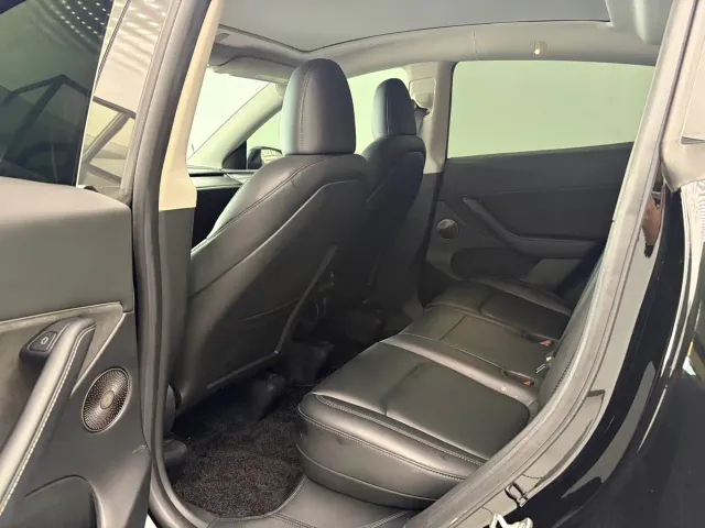 Tesla Model Y — Фото автомобиля 8