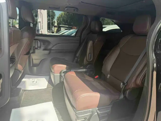 Toyota Granvia — Фото автомобиля 17