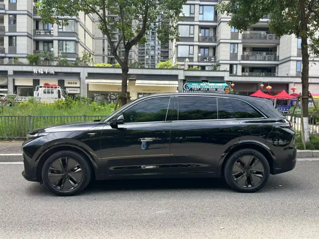 Li Auto L7 — Фото автомобиля 4
