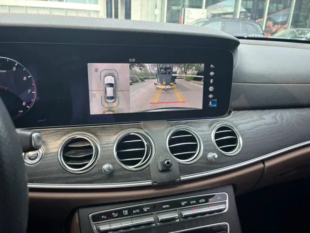 Mercedes-Benz E-Class — Фото автомобиля 11