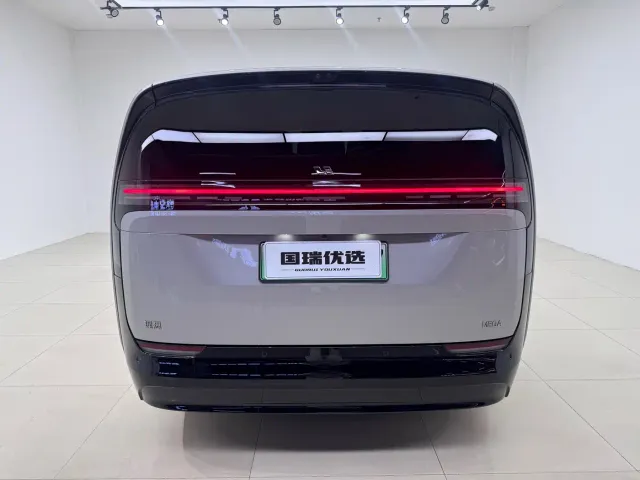 Li Auto MEGA — Фото автомобиля 5