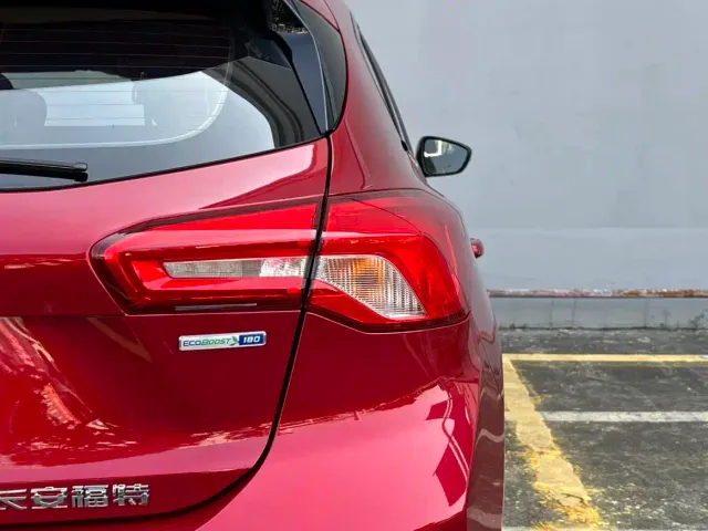 Ford Focus — Фото автомобиля 9