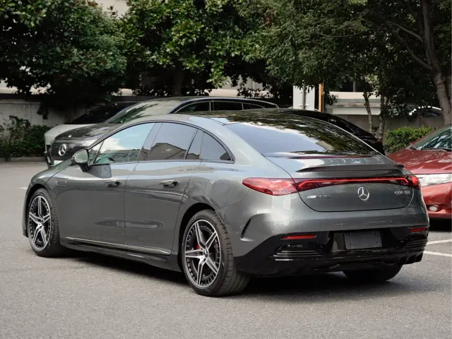 Mercedes-Benz EQE AMG — Фото автомобиля 4