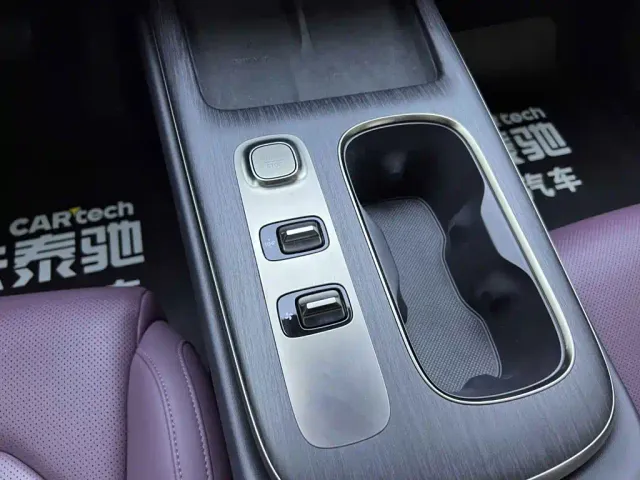 Xiaomi SU7 — Фото автомобиля 23