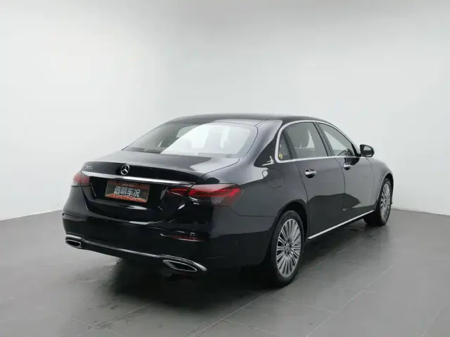 Mercedes-Benz E-Class — Фото автомобиля 2