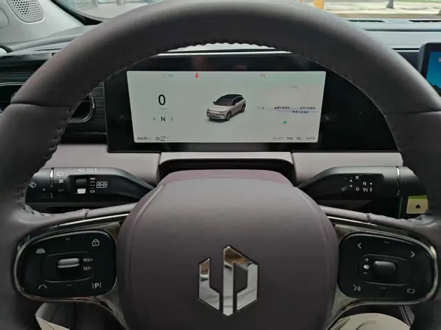 Leapmotor C11 — Фото автомобиля 12