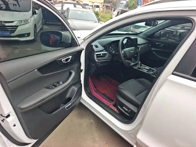Chery Tiggo 8 — Фото автомобиля 15
