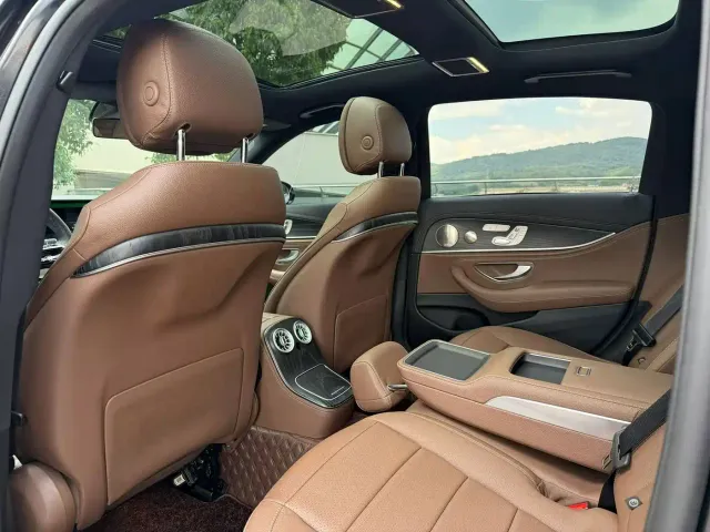 Mercedes-Benz E-Class — Фото автомобиля 6