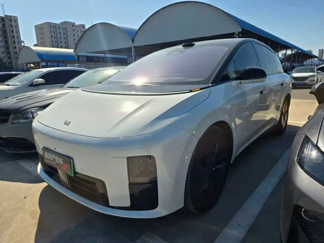 Фотография автомобиля — Li Auto i8
