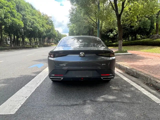 Changan Eado — Фото автомобиля 5