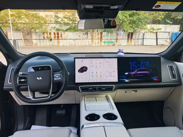 Li Auto L8 — Фото автомобиля 4