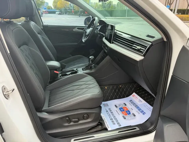Volkswagen Tiguan L — Фото автомобиля 10