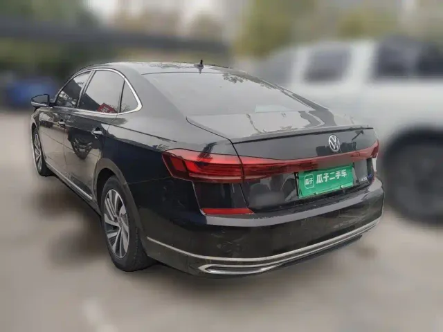Volkswagen Passat — Фото автомобиля 4