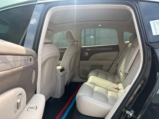 IM Motors LS6 — Фото автомобиля 5