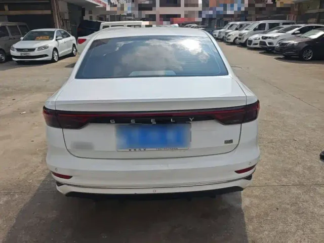 Geely Emgrand — Фото автомобиля 5