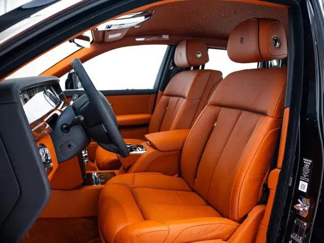 Rolls-Royce Phantom — Фото автомобиля 9
