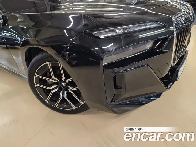 BMW 7-Series 7 серия (G70) 740i xDrive M Sport — Фото автомобиля 7