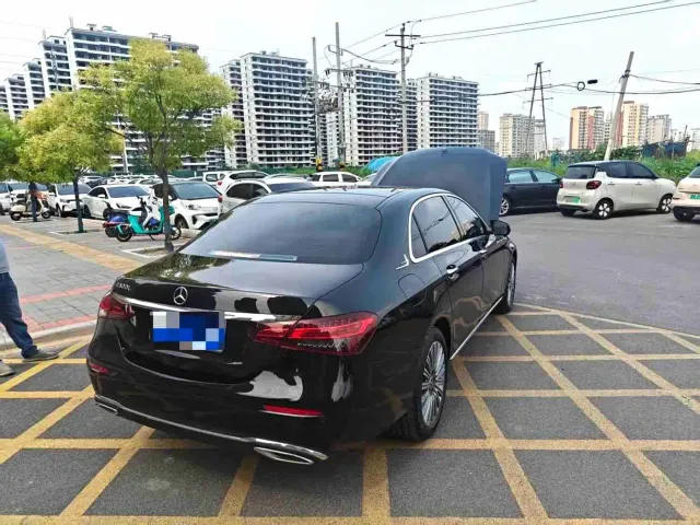 Mercedes-Benz E-Class — Фото автомобиля 2