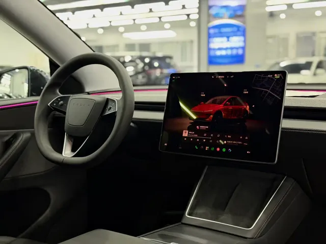 Tesla Model Y — Фото автомобиля 11