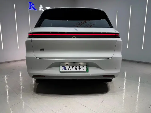 Li Auto L6 — Фото автомобиля 8