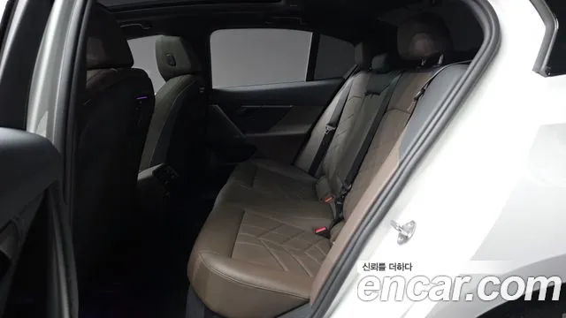 BMW 5 Series G60 — Фото автомобиля 18