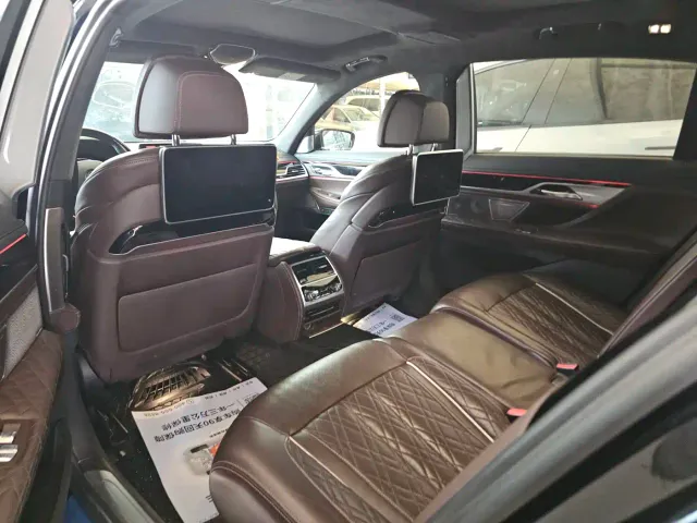 BMW 7 Series — Фото автомобиля 8