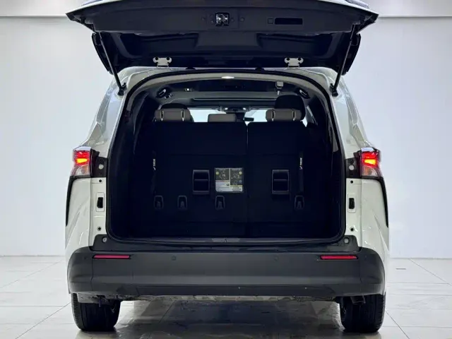 Toyota Sienna — Фото автомобиля 5