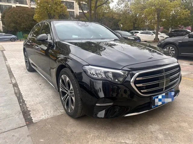 Mercedes-Benz E-Class — Фото автомобиля 3