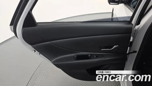 Hyundai AVANTE Modern — Фото автомобиля 24