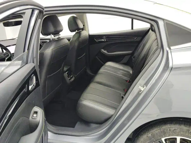 Roewe i5 — Фото автомобиля 11
