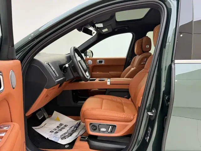 Li Auto L8 — Фото автомобиля 16