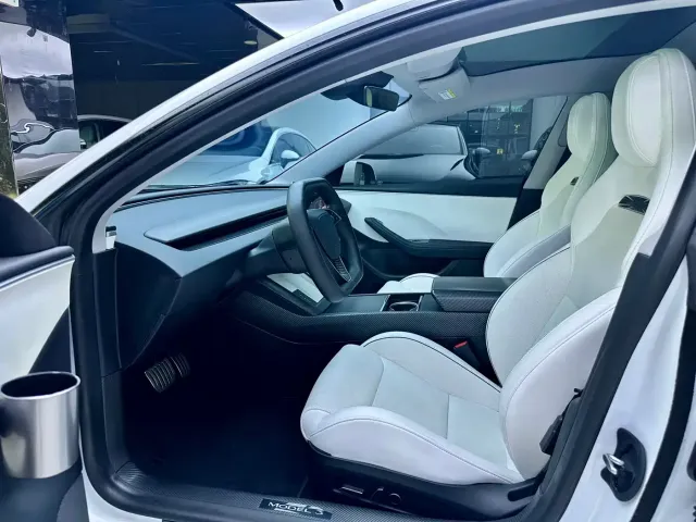Tesla Model 3 — Фото автомобиля 7