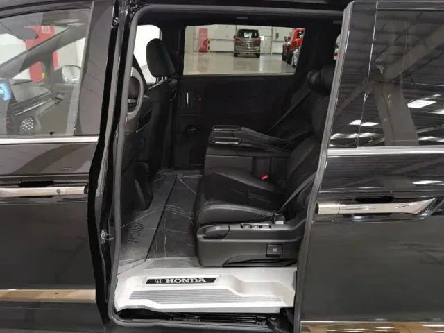 Honda Elysion — Фото автомобиля 15