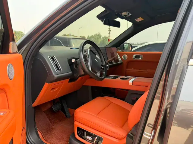 Li Auto L8 — Фото автомобиля 4