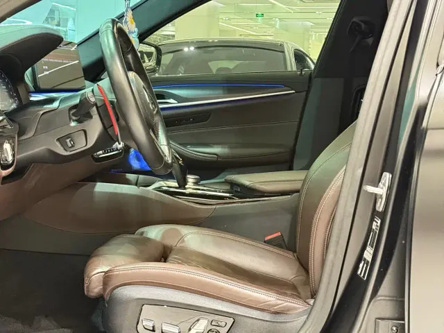 BMW 5 Series — Фото автомобиля 4