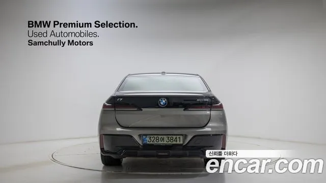 BMW i7 — Фото автомобиля 3