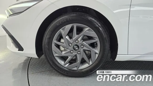 Hyundai Avante CN7 — Фото автомобиля 5