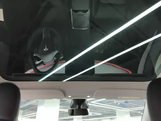 Tesla Model Y — Фото автомобиля 17