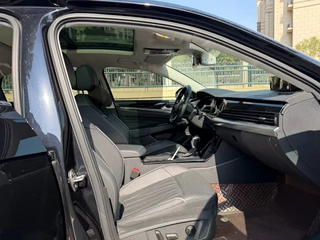 Volkswagen Passat — Фото автомобиля 2