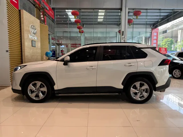 Toyota RAV4 — Фото автомобиля 6