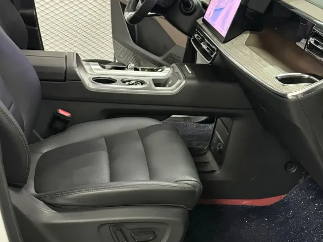 GAC Trumpchi E8 — Фото автомобиля 10