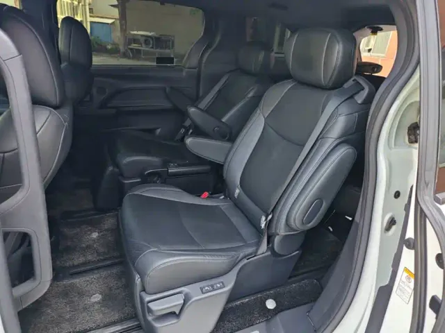 Toyota Sienna — Фото автомобиля 16