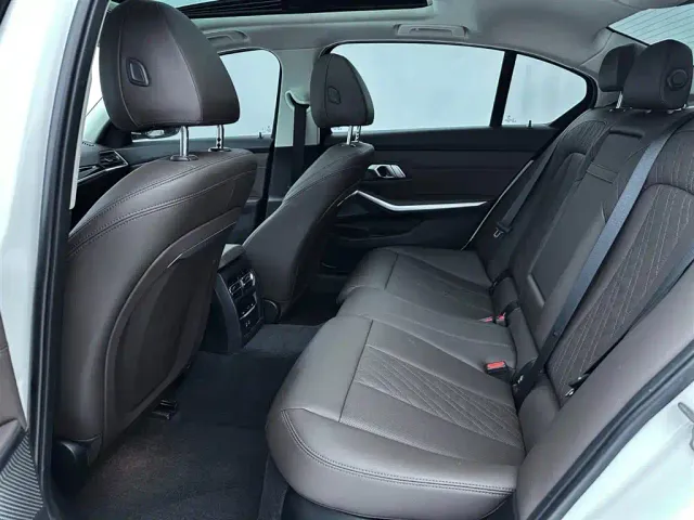 BMW 3 Series — Фото автомобиля 13
