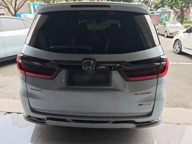 Honda Elysion — Фото автомобиля 5