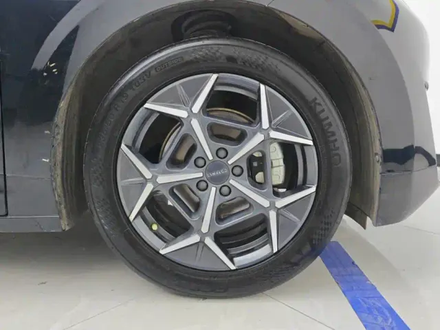 Lynk & Co Z20 — Фото автомобиля 6