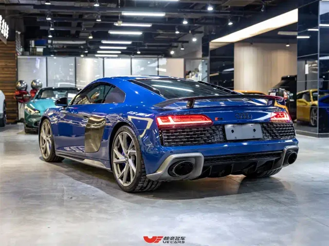 Audi R8 — Фото автомобиля 6